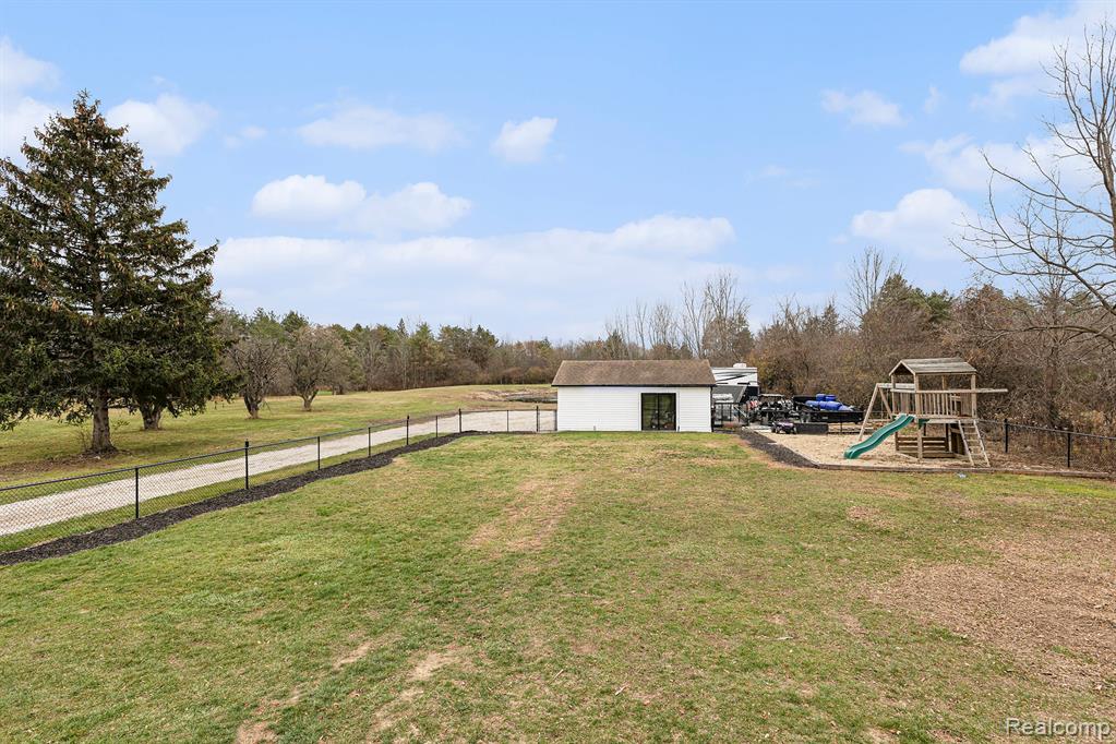 6319 Bristol Road, Swartz Creek, MI 48473 — Photo 37