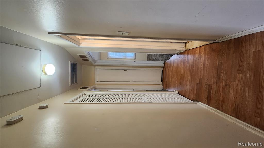585 E Harwood Avenue, Madison Heights, MI 48071 — Photo 14