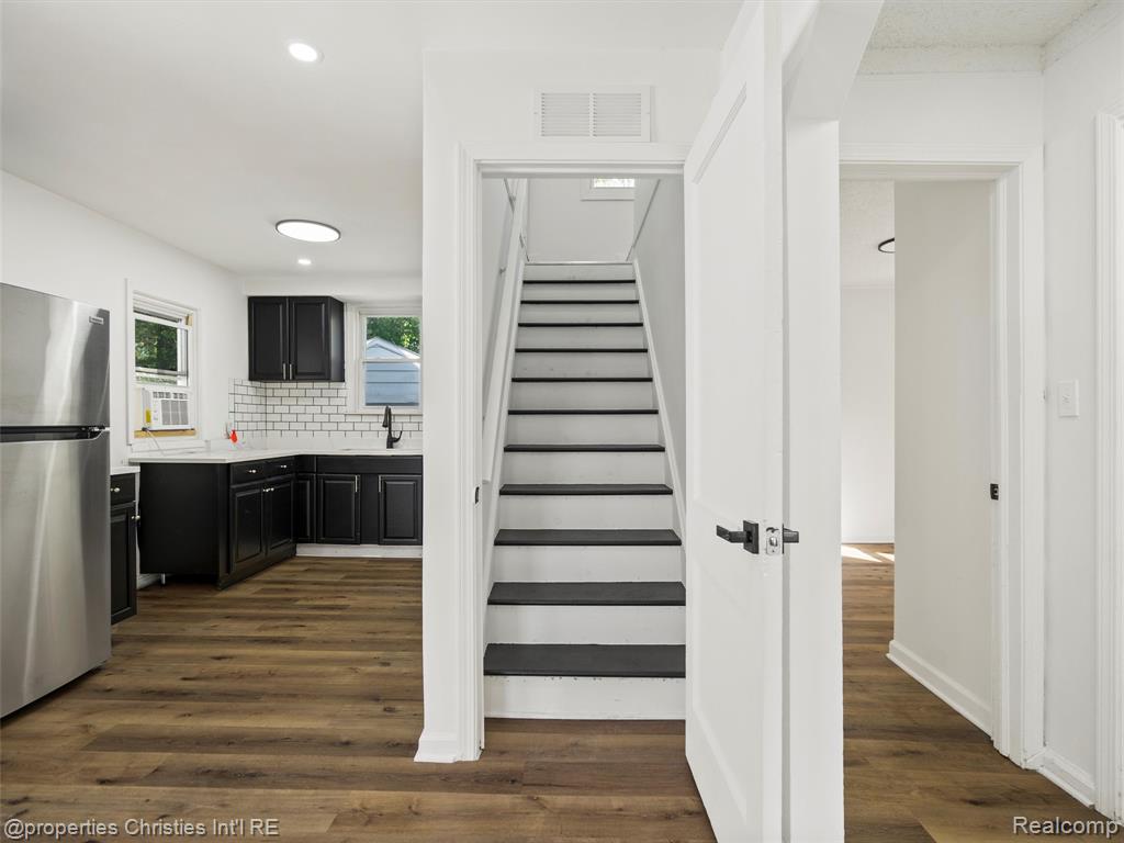 8770 Leroy Street, Oak Park, MI 48237 — Photo 12