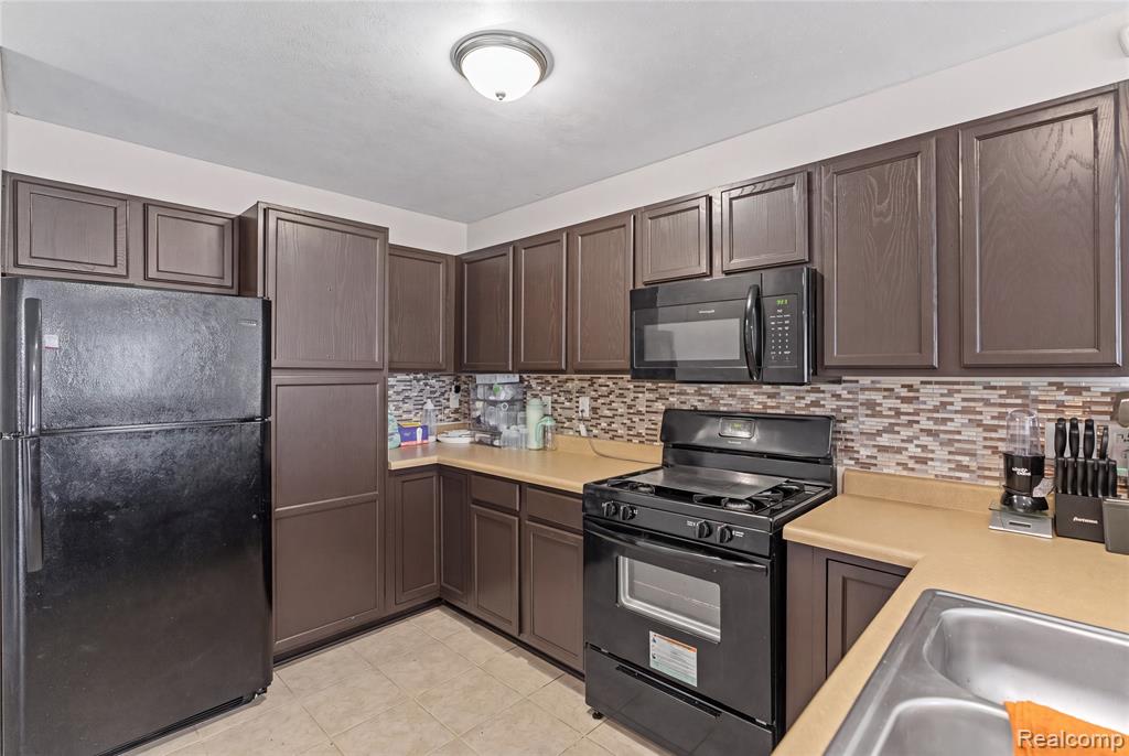470 E Wood Street, Flint, MI 48503 — Photo 12