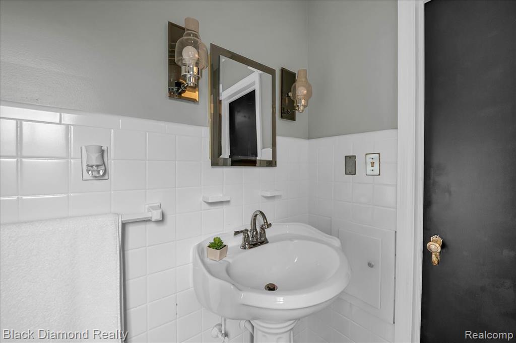 5500 Harvard Road, Detroit, MI 48224 — Photo 43
