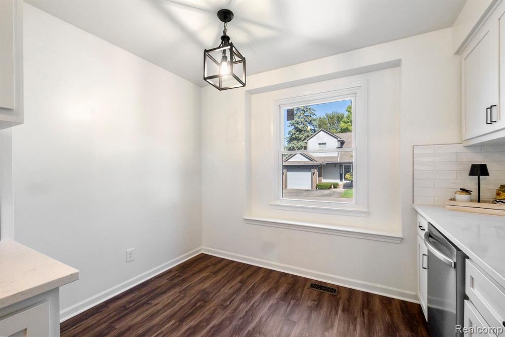 412 Oak Run Court, 6, Royal Oak, MI 48073 — Photo 4