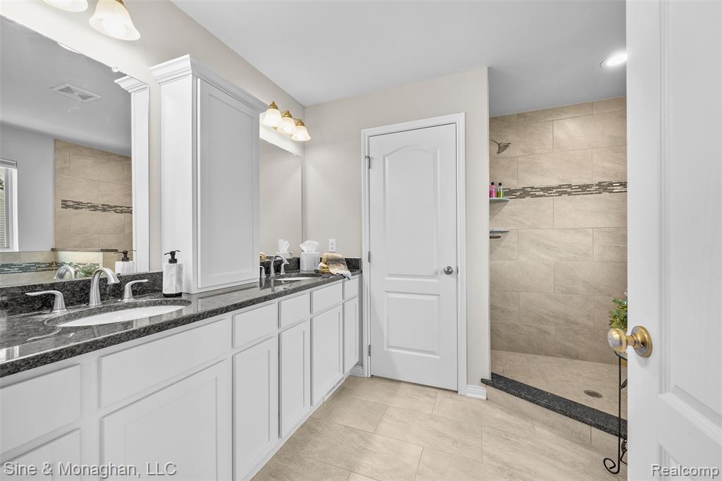 5401 Aberdeen Court, Clarkston, MI 48348 — Photo 36