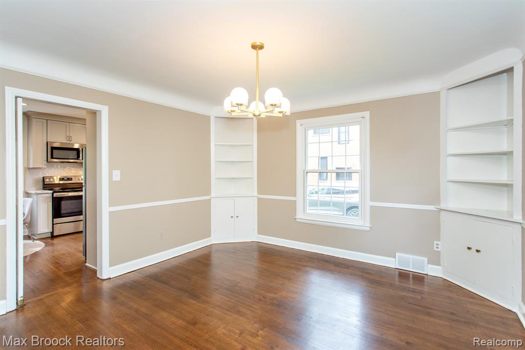 25830 Berkley Avenue, Huntington Woods, MI — Photo 7
