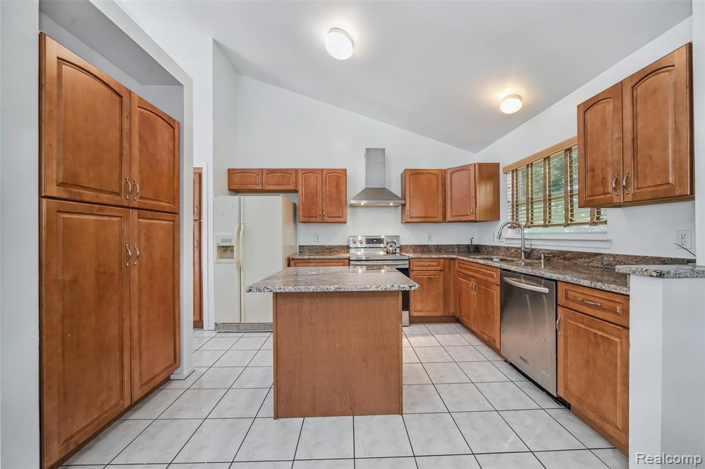 870 Huntclub Boulevard, Auburn Hills, MI 48326 — Photo 10