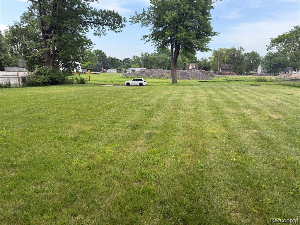 69 E Ann Arbor Avenue, Pontiac, MI 48340 — front exterior
