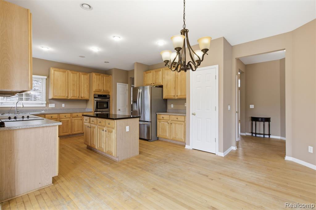 5139 Birkdale Drive, Commerce Twp, MI 48382 — Photo 18