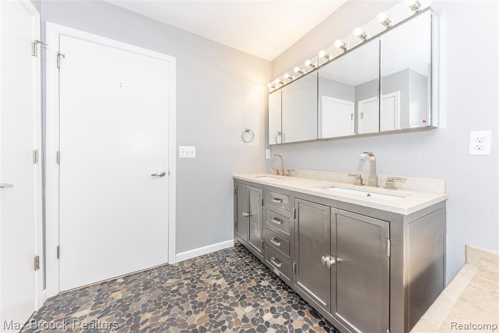 17426 Locherbie Avenue, Beverly Hills, MI 48025 — Photo 28