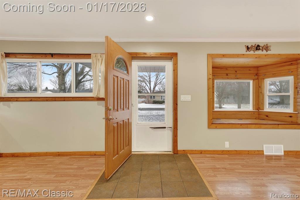 7346 S Shaker Drive, Waterford, MI 48327 — Photo 4