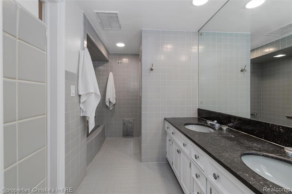 1925 Wellesley Drive, Detroit, MI 48203 — Photo 35