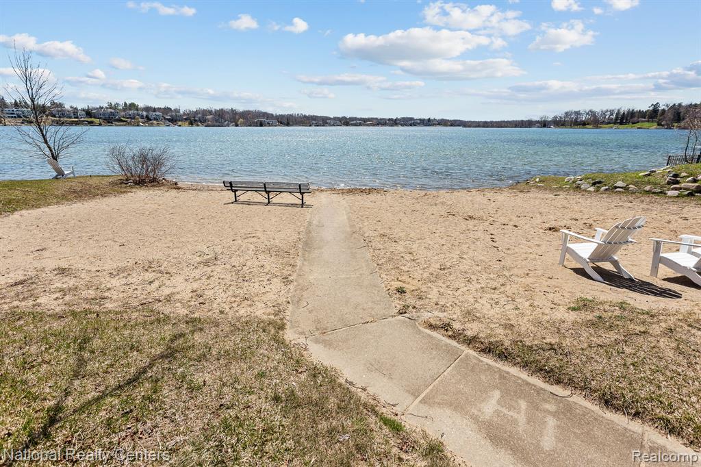 3706 Lakeview Boulevard, Orchard Lake Village, MI 48324 — Photo 54