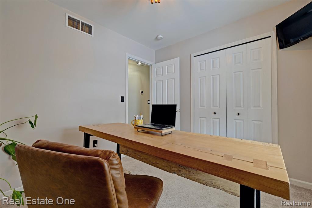 10147 Erie Street, Goodrich Vlg, MI — Photo 17