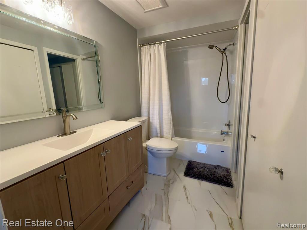 410 Willow Grove Lane, Rochester Hills, MI 48307 — Photo 23