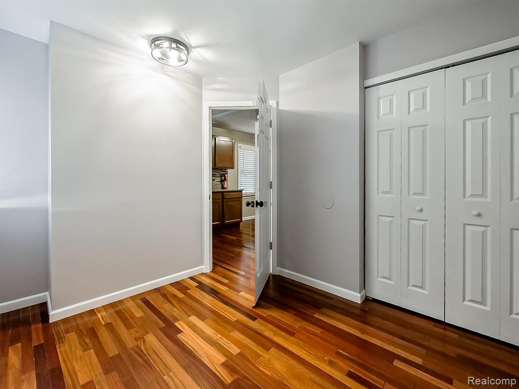 4205 Syracuse Street, Dearborn Heights, MI 48125 — Photo 12