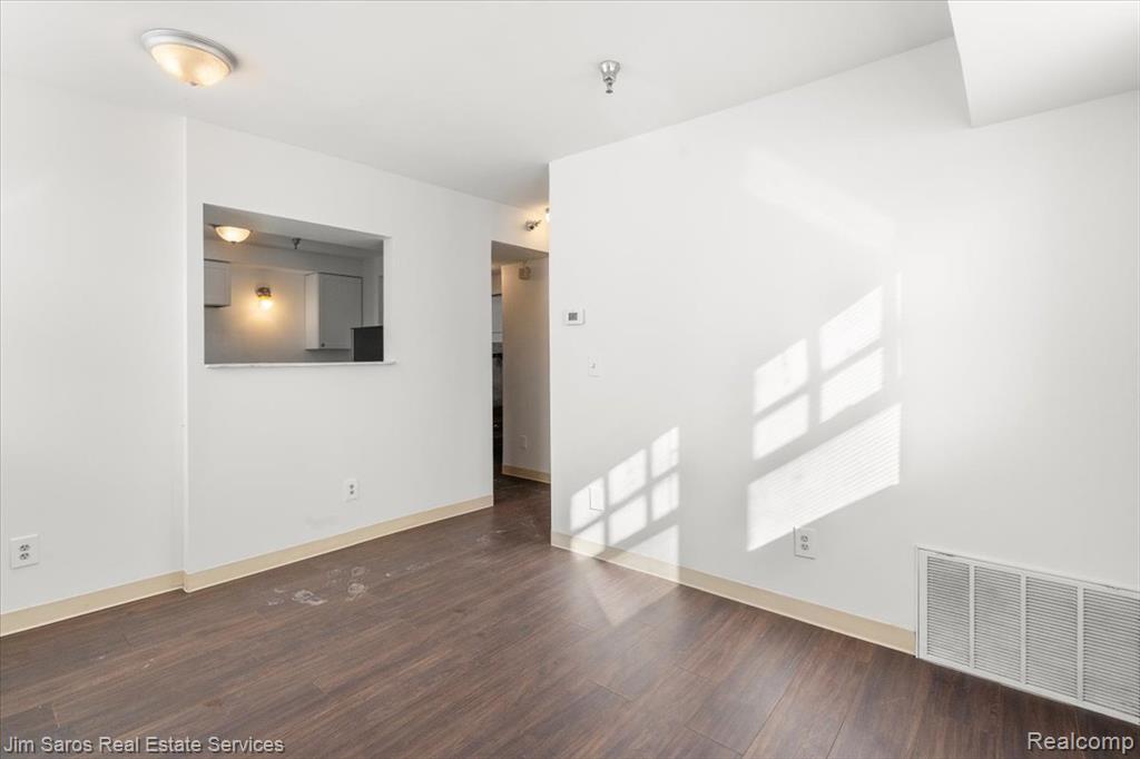 590 Parkview #001 Drive, Detroit, MI 48214 — Photo 10