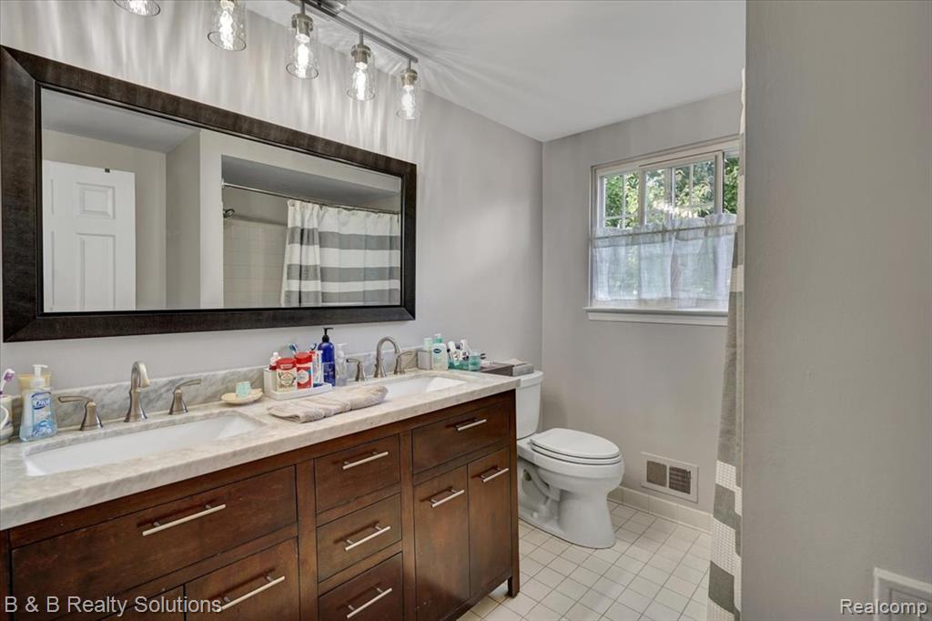 6750 Wing Lake Road, Bloomfield Hills, MI 48301 — Photo 32