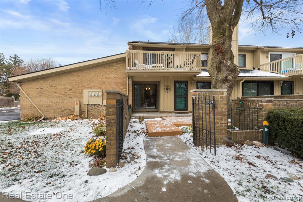 1555 S HILL Boulevard, Bloomfield Hills, MI 48304 — Photo 3