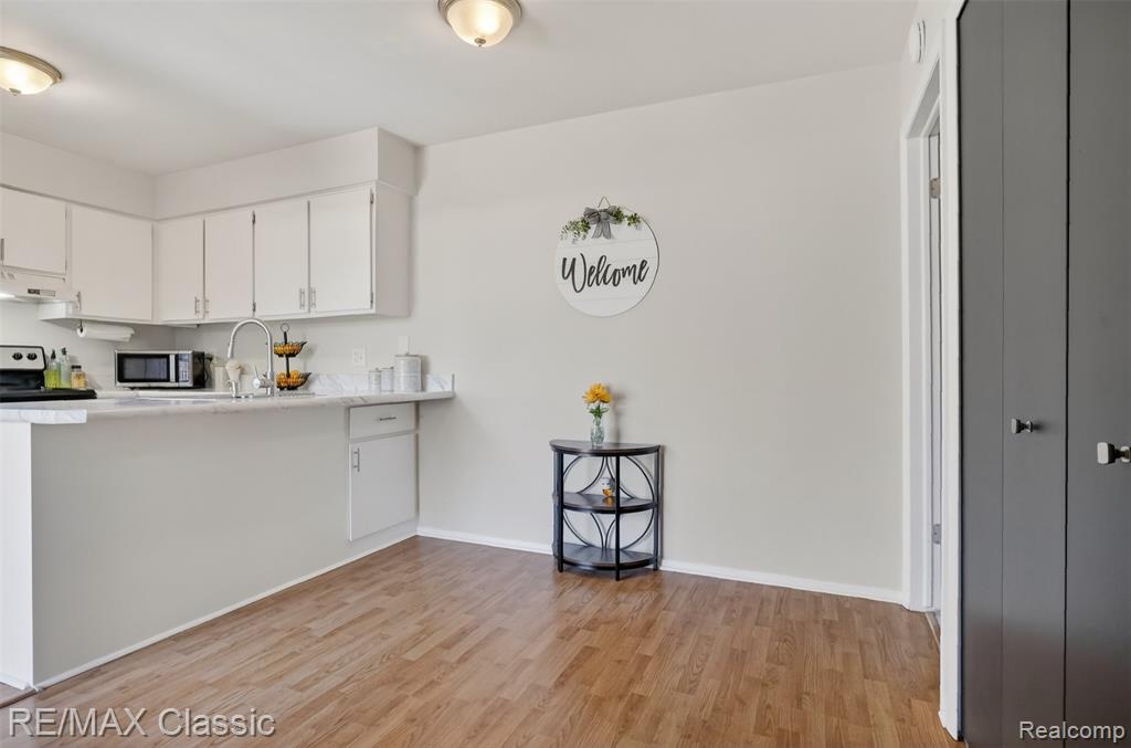9 Willow Way, Waterford, MI 48328 — Photo 7