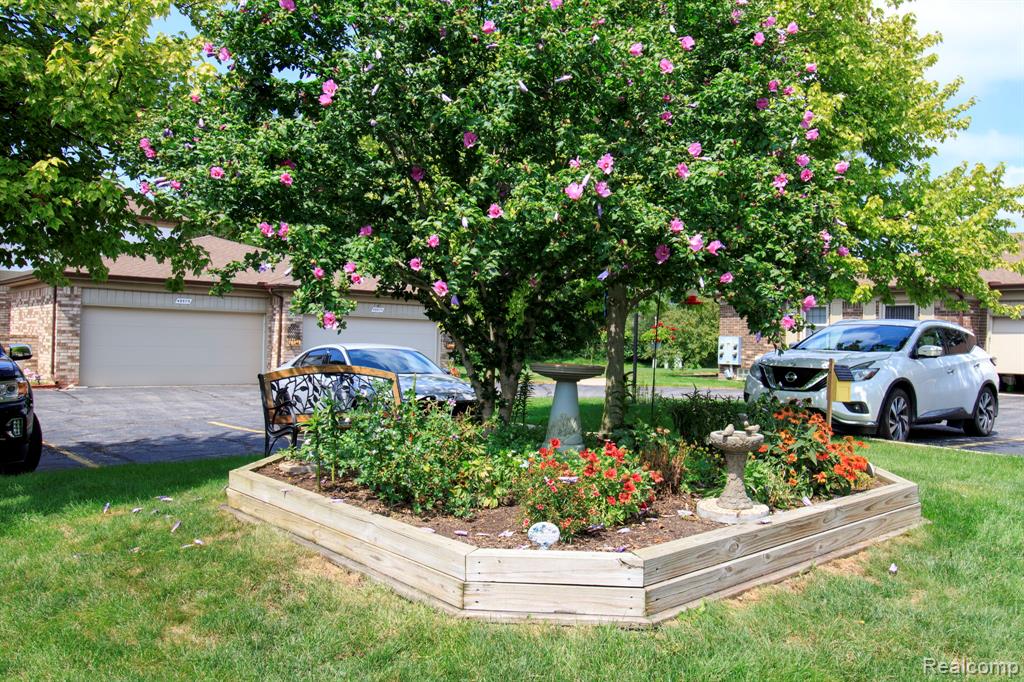 49585 Bishop Court, Shelby Twp, MI 48315 — Photo 34