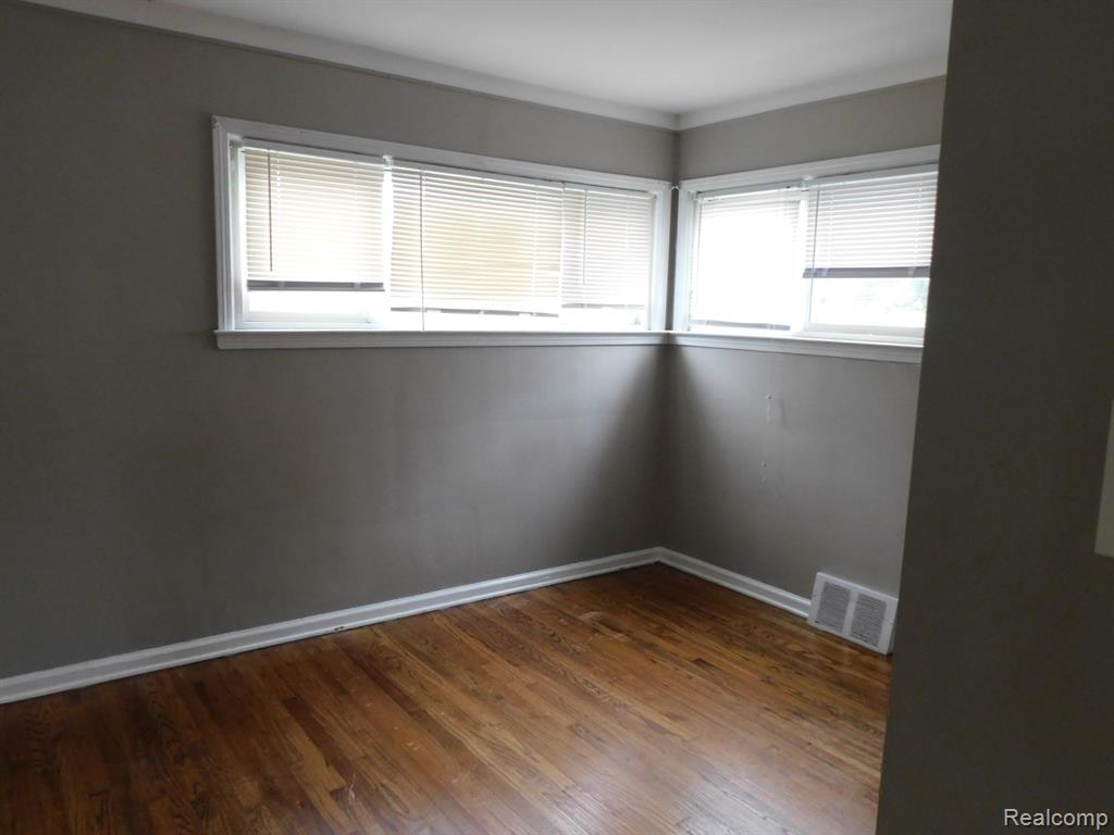 813 E MUIR Avenue, Hazel Park, MI 48030 — Photo 7