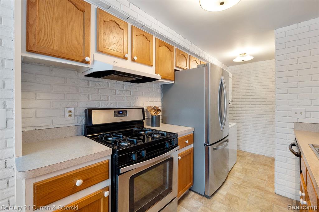 21216 E GLEN HAVEN Circle, 136, Northville, MI 48167 — Photo 11