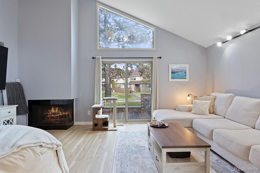 1561 S HILL Boulevard, Bloomfield Hills, MI 48304 — Photo 6