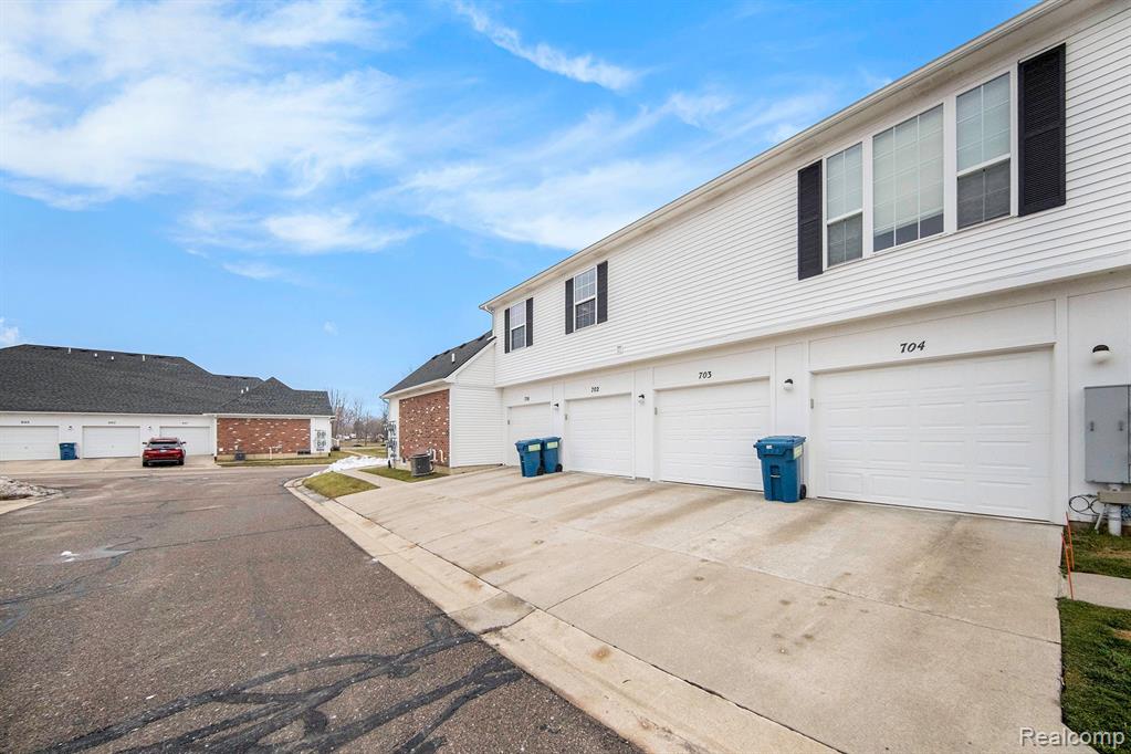702 RIVERSEDGE Drive, 26, Saline, MI 48176 — Photo 22