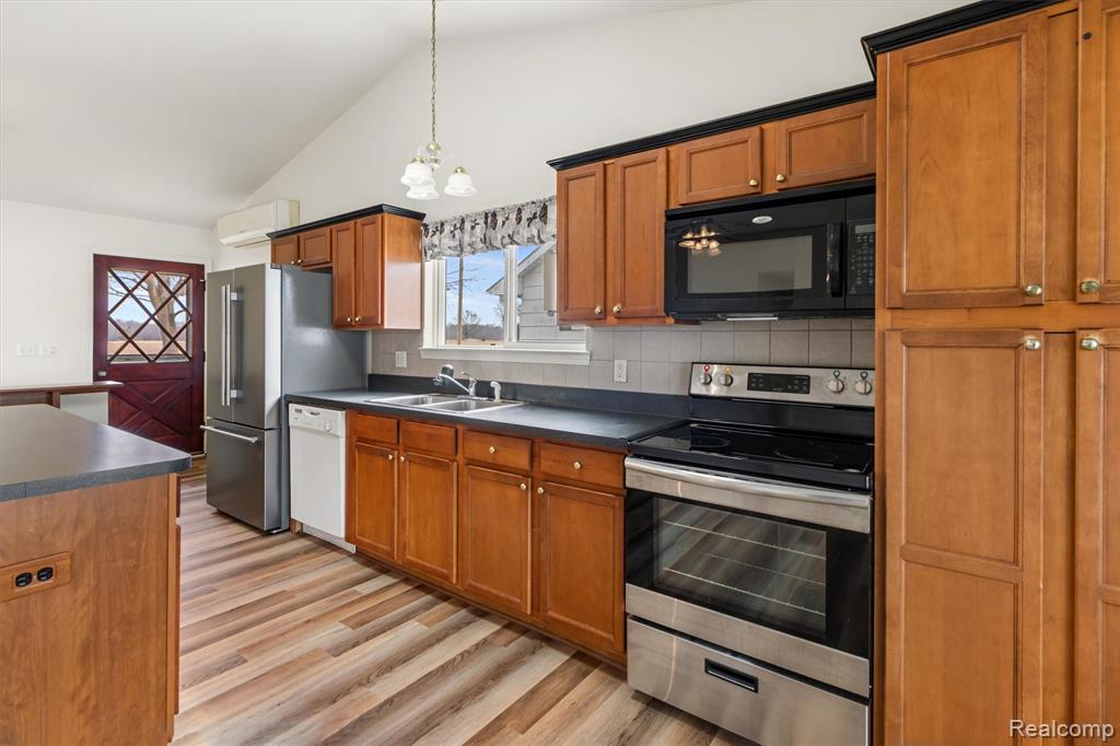 632 Dorbert Drive, Munith, MI 49259 — Photo 8