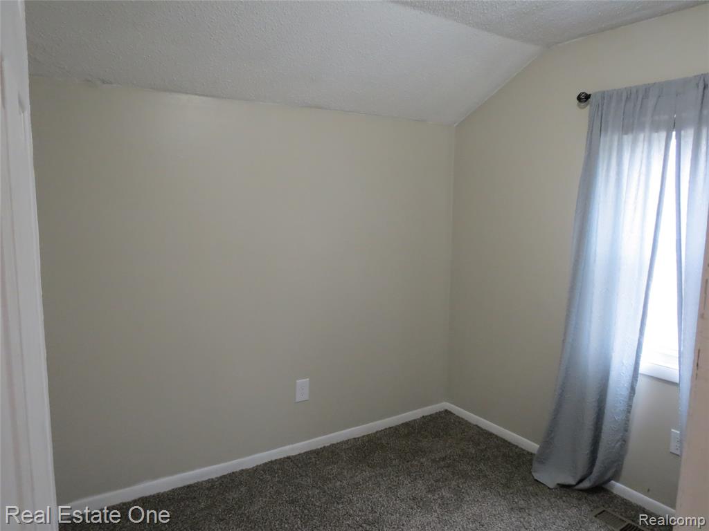 1648 Lombardy, Highland, MI 48356 — Photo 14