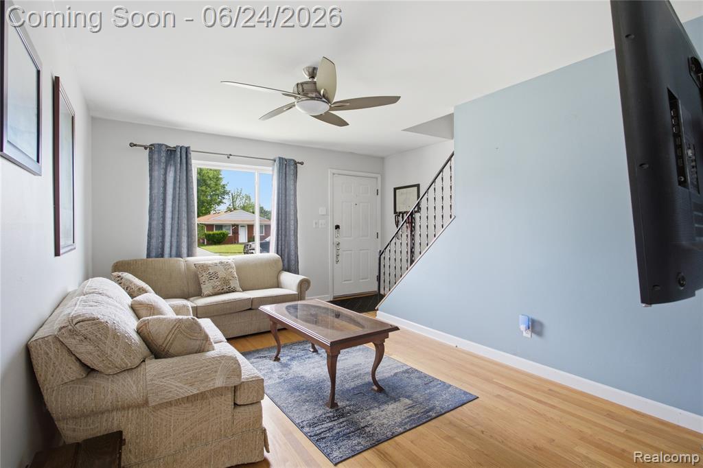 20644 Hollywood Street, Harper Woods, MI 48225 — Photo 3