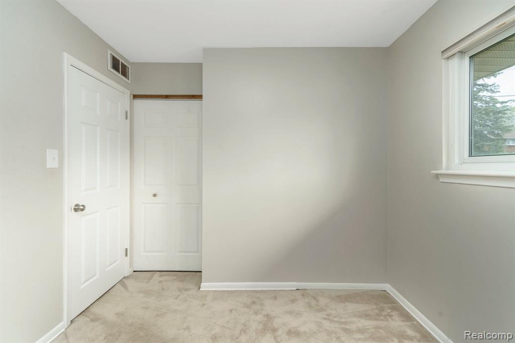 779 JOYCEIL Drive, Waterford, MI 48328 — Photo 32