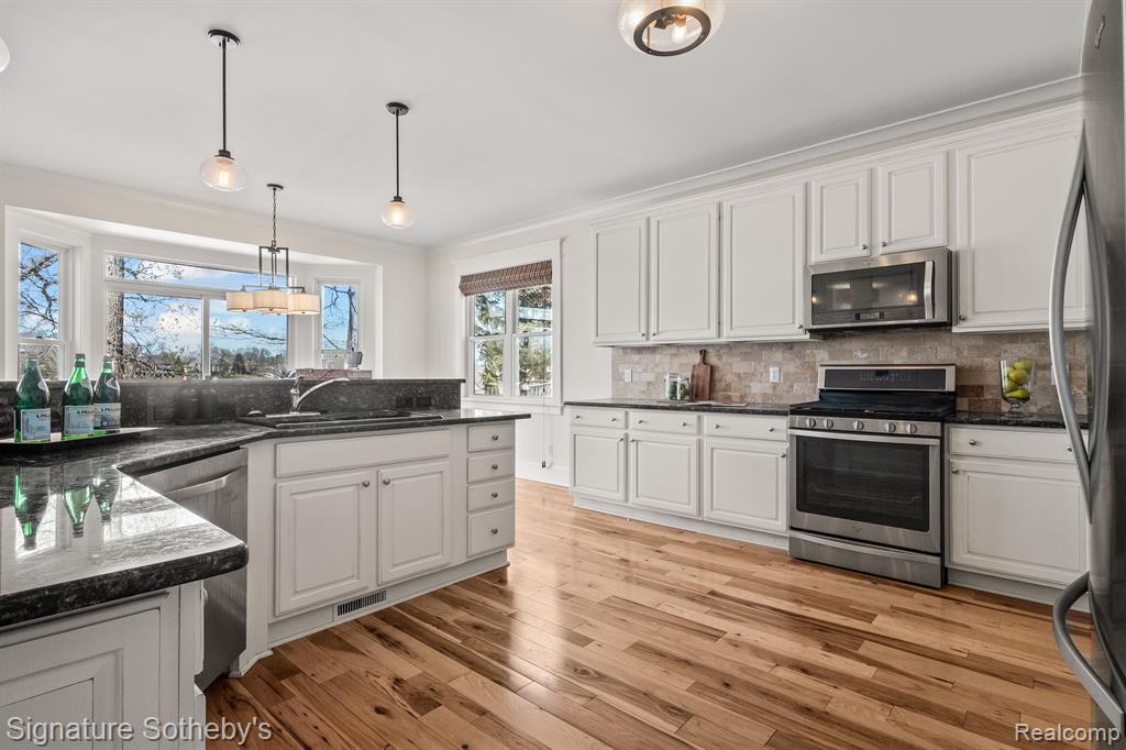 5027 GROVER Drive, Brighton, MI 48116 — Photo 16