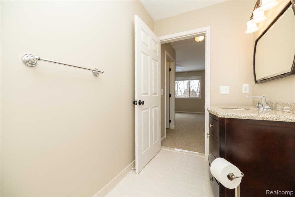 6056 Lochmore Drive, 49, Commerce Twp, MI 48382 — Photo 26