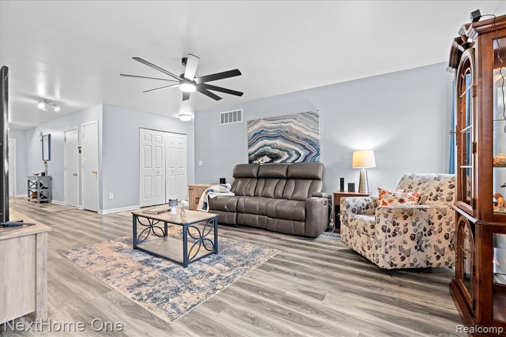8564 Fox River Drive, Fowlerville, MI 48836 — Photo 4
