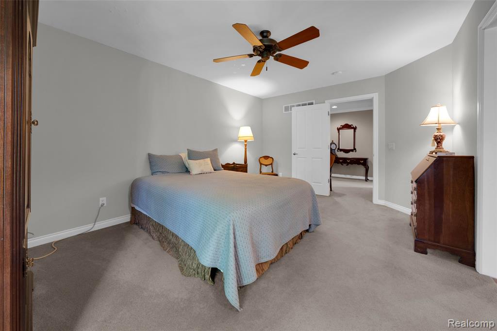 4502 Forest Edge Lane, West Bloomfield, MI 48323 — Photo 49
