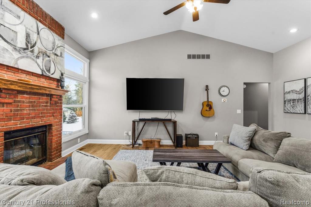 11413 Bancroft Court, Fenton, MI 48430 — Photo 13