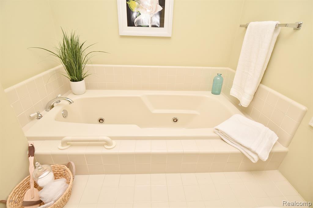 798 EMERSON WAY Court, Bloomfield Hills, MI 48304 — Photo 24