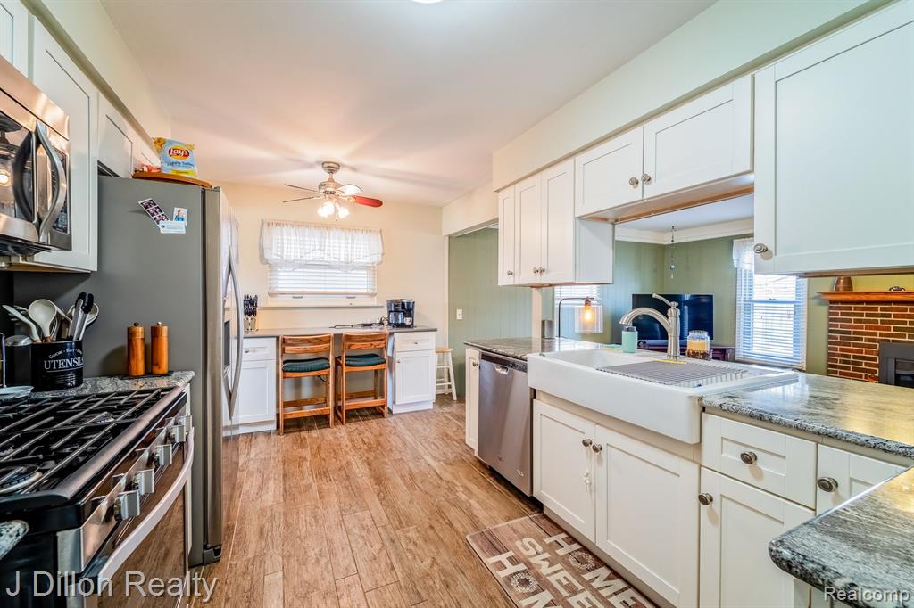 39830 EDMUNDTON Drive, Canton, MI 48187 — Photo 21