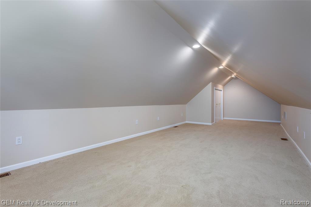 9054 Green Hickory Lane, Fenton, MI 48430 — Photo 41