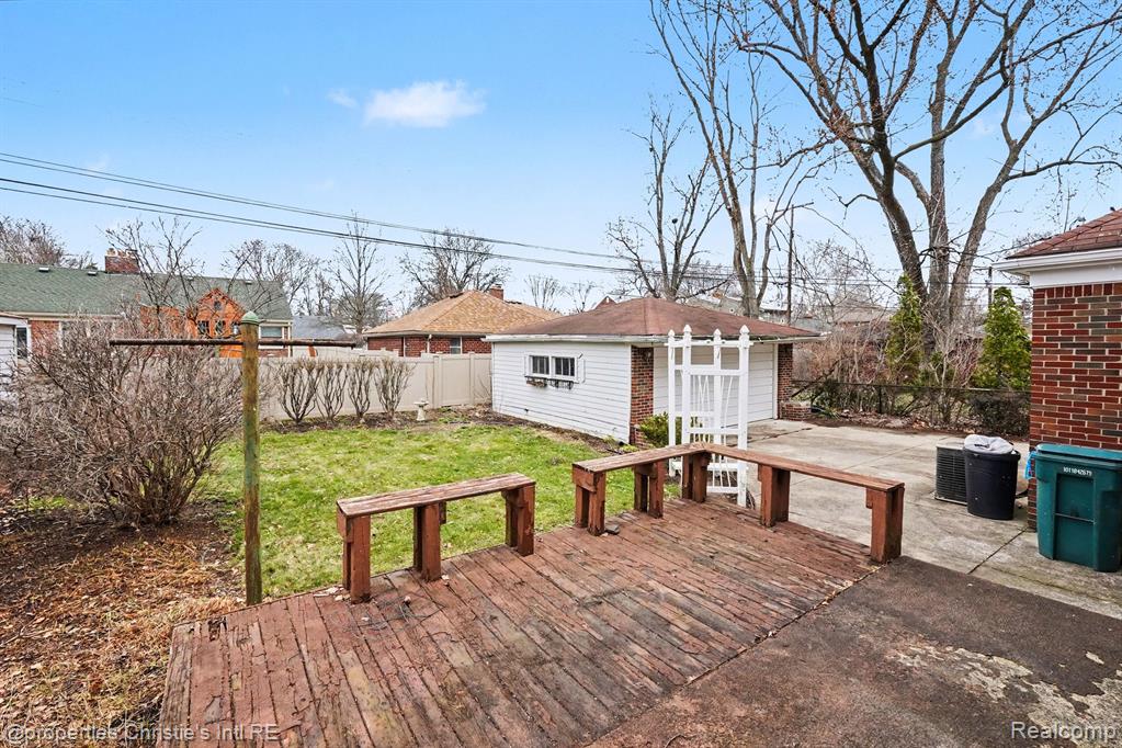 13146 Hart Avenue, Huntington Woods, MI — Photo 14