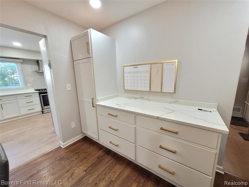 14710 Loretta Place, Oak Park, MI 48237 — Photo 14