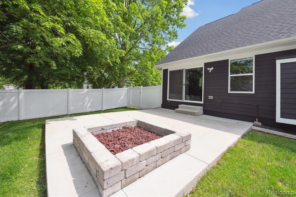 595 BRIGHTON LAKE RD, Brighton, MI 48116 — Photo 53