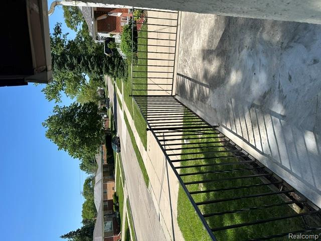 24320 Flower Ave, Eastpointe, MI 48021 — Photo 18