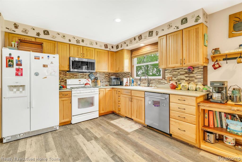 5011 STATE Road, Fort Gratiot, MI 48059 — Photo 17