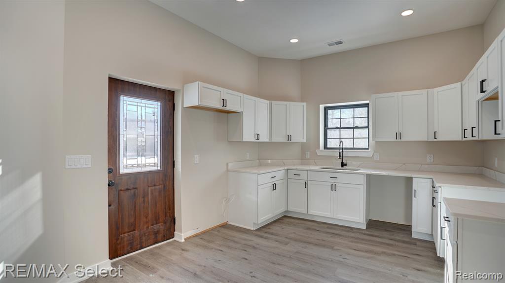 207 CLARENCE Street, Holly, MI 48442 — Photo 10