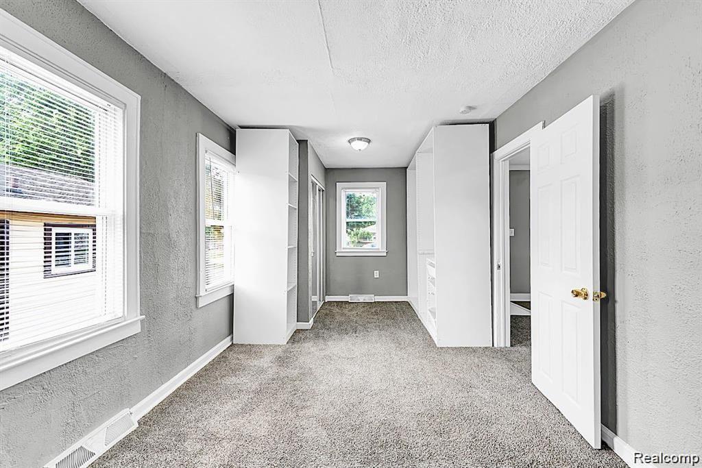 8676 Robindale Avenue, Dearborn Heights, MI 48127 — Photo 25