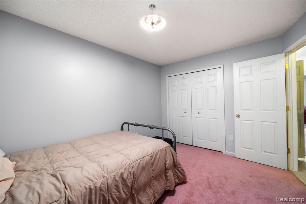 4933 OAK HILL Drive, Waterford, MI 48329 — Photo 21