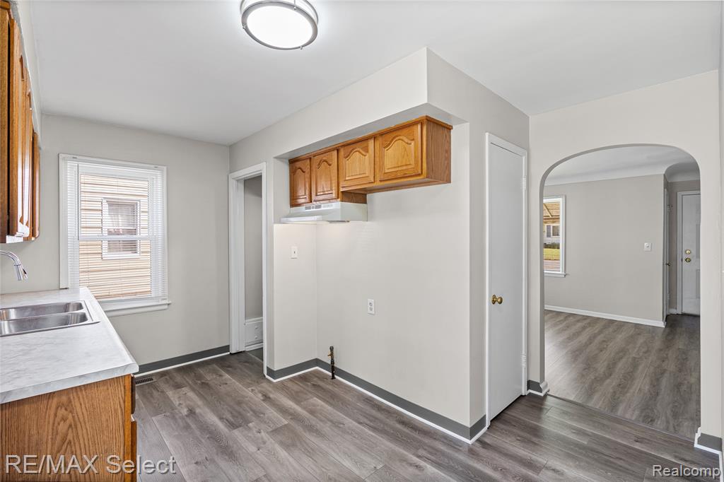 4305 Pengelly Road, Flint, MI 48507 — Photo 8
