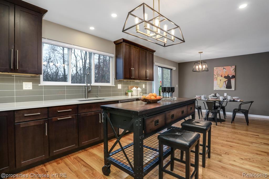 5896 NANEVA Court, West Bloomfield, MI — Photo 20