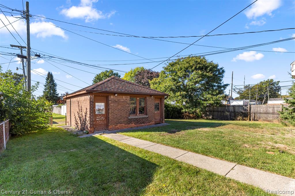 823 Saint John Street, Wyandotte, MI 48192 — Photo 16